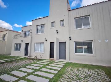 Casa · 85m² · 3 Ambientes · 1 Cochera · Casa en La Angélica