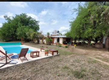 Casa · 198m² · 4 Ambientes · 2 Cocheras · Casa Quinta en Villa Esquiú - Lote 7600² - Cub 198 m²