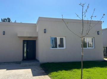 Casa · 120m² · 6 Ambientes · 2 Cocheras · Casa a Estrenar en Santa Ana Anticipo + 24 de 1900