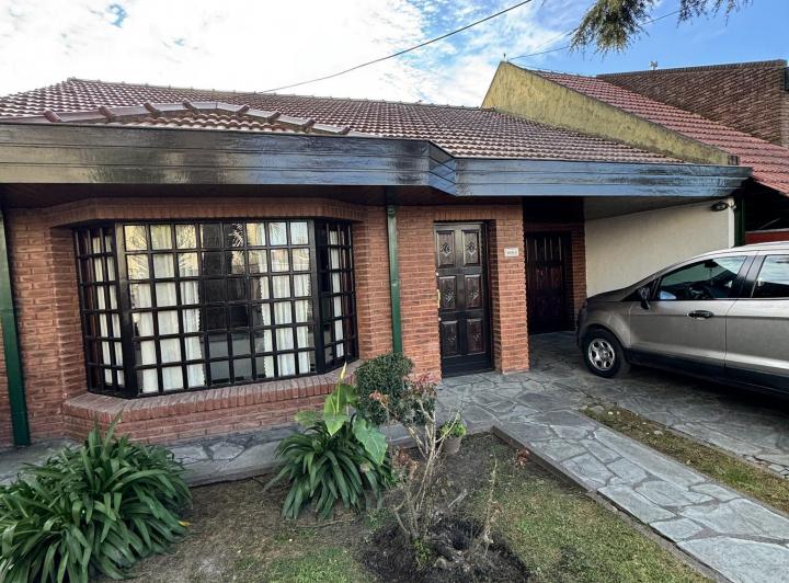 Casa · 150m² · 2 Dormitorios · 3 Cocheras