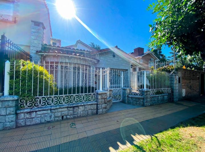 Casa · 180m² · 3 Ambientes · 1 Cochera