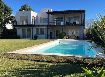 Casa · 194m² · 6 Ambientes · 1 Cochera · Casa en Alquiler en San Marco, Villanueva, Tigre