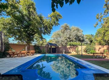 Quinta vacacional · 165m² · 6 Ambientes · 1 Cochera · Casa Quinta de 6 Ambientes en Monte Grande con Pileta Climatizada Apto Crédito
