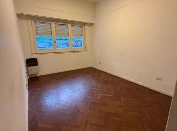 Departamento · 45m² · 2 Ambientes · Bajas Expensas - 2 Ambientes Al Frente Muy Luminoso - Balcón y Lavadero - Inmejorable Ubicación