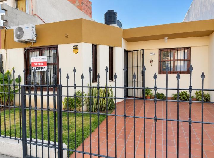Casa · 77m² · 6 Ambientes · 1 Cochera