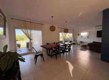 Casa · 330m² · 5 Ambientes · Alquiler Casa 4 Ambientes en Buenos Aires Golf Club