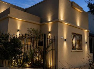 rs:eabx3svhvzxoo2vj2bs32clj · Casa 4 Ambientes Refaccionada a Nuevo en Olivos