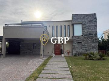 Casa · 210m² · 5 Ambientes · 8 Cocheras · Casa en Alquiler Anual en Canning Barrio Los Talas