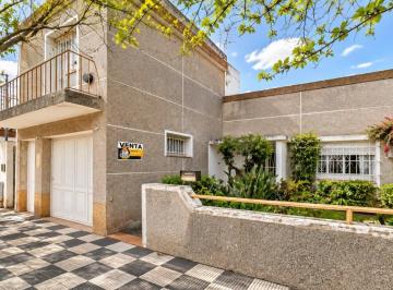 Casa · 173m² · 7 Ambientes · 1 Cochera · Casa con Departamento Independiente en Punta Alta - 11 de Septiembre 157