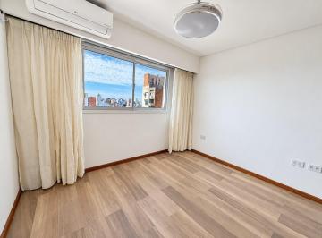 Departamento · 70m² · 4 Ambientes · 1 Cochera · Departamento de Dos Dorm. con Cochera - San Juan 2638