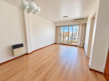 Departamento · 70m² · 4 Ambientes · 1 Cochera · Departamento de Dos Dorm. con Cochera - San Juan 2638