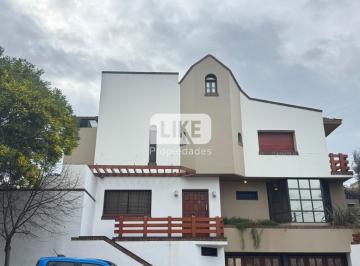 Casa · 286m² · 5 Ambientes · 2 Cocheras · Alquiler Ubicación Ideal Para Empresa