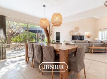 Casa · 316m² · 9 Ambientes · 4 Cocheras · Casa en Venta | Lomas de La Carolina