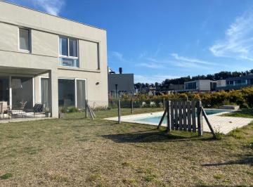 Casa · 200m² · 5 Ambientes · 2 Cocheras · Casa Chalet en Alq. Temporario en La Calesa, Pilara, Pilar