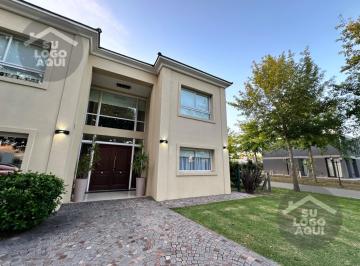 Casa · 250m² · 5 Ambientes · 5 Cocheras · Casa en Venta Barrio Cerrado Zona Oeste Permuto