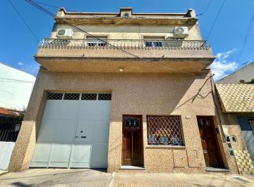Casa · 185m² · 8 Ambientes · 2 Cocheras · Venta Casa Lanus 2 PH en Block 540 Mt Cocheras