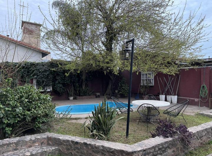 Casa · 114m² · 8 Ambientes · 1 Cochera