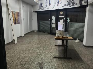 interior · Local en Esquina con Doble Vidriera