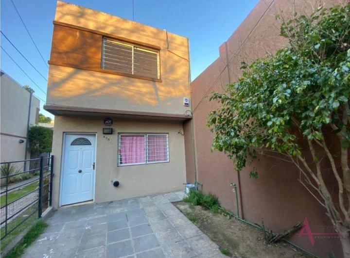 Casa · 70m² · 2 Dormitorios · 1 Cochera