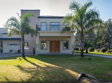 Casa · 260m² · 5 Ambientes · 3 Cocheras · Casa 5 Ambientes en Venta La Providencia Canning