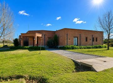 Casa · 202m² · 5 Ambientes · 2 Cocheras · Venta Casa en Fincas de San Vicente II