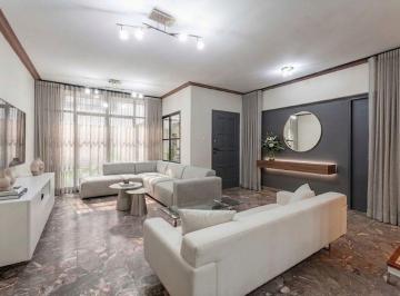 Casa · 252m² · 5 Ambientes · 2 Cocheras · Venta Casa Quincho, Parrilla Cochera P/2 Autos