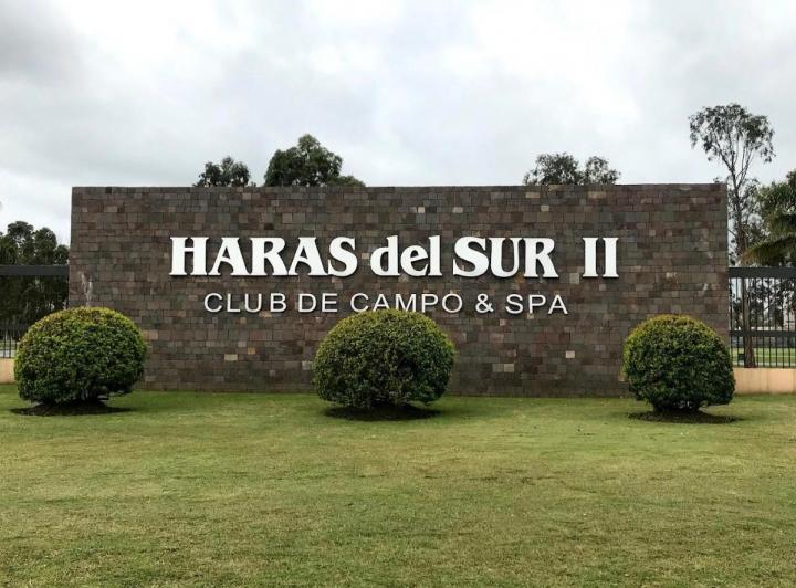 Casa · 240m² · 5 Ambientes · 1 Cochera
