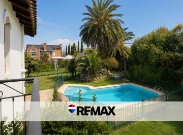 Casa · 180m² · 5 Ambientes · 3 Cocheras · Venta - Casa en Doble Lote con Pileta. Aranjuez