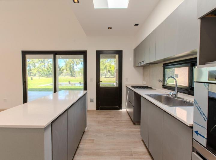 Casa · 183m² · 5 Ambientes · 2 Cocheras