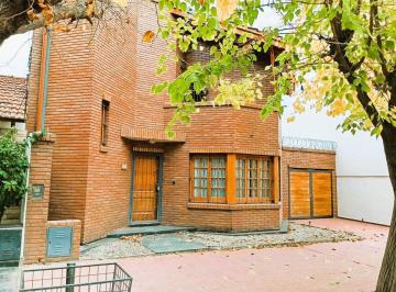 Casa · 160m² · 5 Ambientes · 2 Cocheras · Venta de Casa en Alto Dorrego, Guaymallén, Mendoza