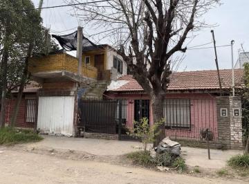 Casa · 70m² · 5 Ambientes · Casa Multifamiliar en Venta 5 Amb, Villa Celina