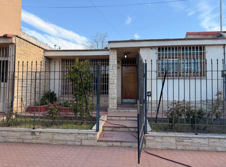 Casa · 138m² · 4 Ambientes · 2 Cocheras