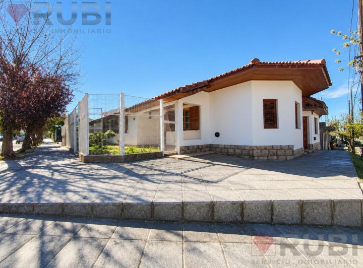 Casa · 313m² · 7 Ambientes · 1 Cochera