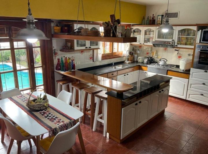 Casa · 299m² · 6 Ambientes · 1 Cochera