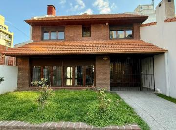 Casa · 225m² · 3 Ambientes · 1 Cochera · Casa en Terminal Vieja