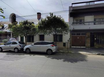 Casa de 4 ambientes, General San Martín · Casa en Lote Propio en San Martín Centro – Gran Jardín, Potencial Único y Múltiples Destinos