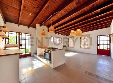 Casa · 120m² · 2 Dormitorios · 1 Cochera · Venta Casa 3 Ambientes Jardín y Local en Areco