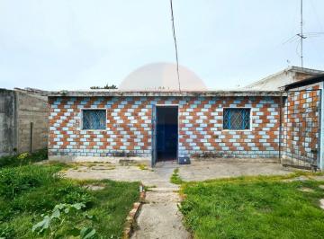 Casa · 104m² · 5 Ambientes · 1 Cochera · Venta Casa 3 Dorm., Garaje en Barros Blancos