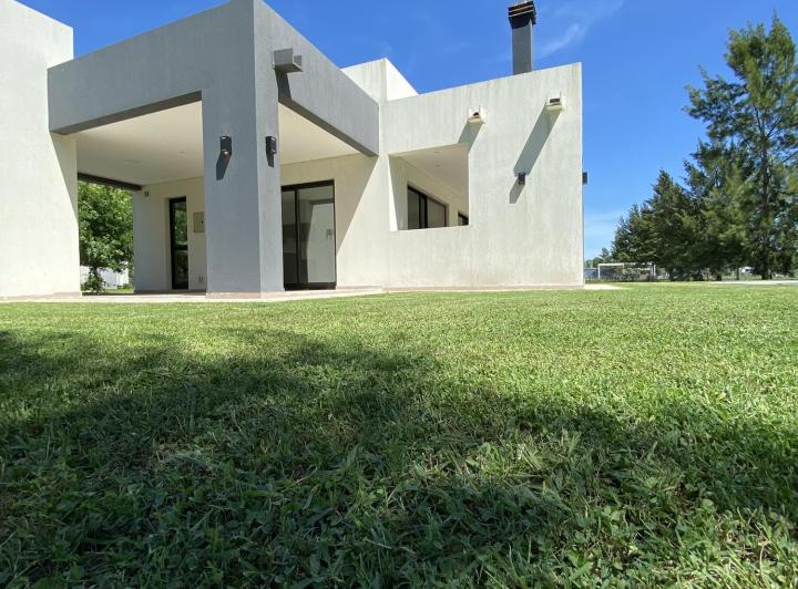 Casa · 175m² · 4 Ambientes · 2 Cocheras