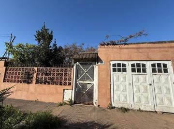 Casa · 80m² · 2 Ambientes · 1 Cochera · Casa 2 Ambientes en Venta a Refaccionar Longchamps