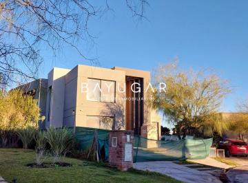 Casa · 309m² · 6 Ambientes · Venta Casa a Terminar Al Agua - El Cantón - Gran Oportunidad Inversor Acepta Permuta