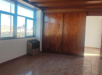 Departamento · 50m² · 3 Ambientes · Depto Tipo Casa de 3 Ambientes con Patio, por Escalera.