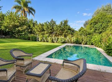 Casa · 214m² · 7 Ambientes · 3 Cocheras · Venta Casa - Barrio Las Araucarias, Pilar