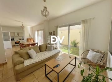 Casa · 104m² · 4 Ambientes · 1 Cochera · Casa Duplex en Venta - 2 Dorm. con Cochera - Grand Bourg