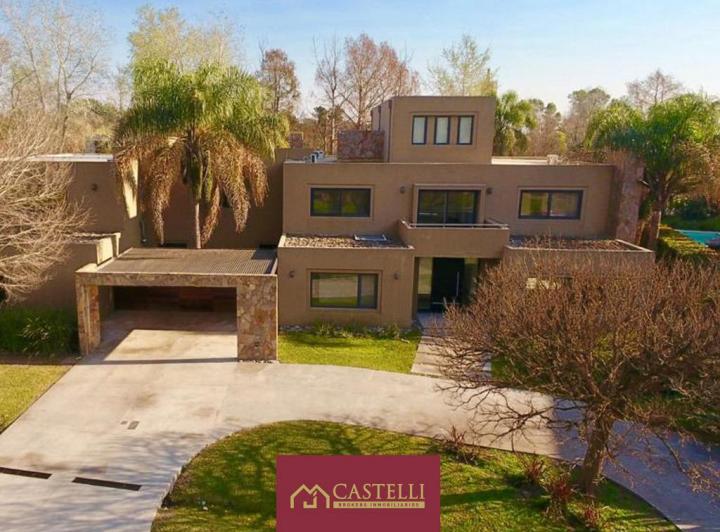 Casa · 610m² · 7 Ambientes · 3 Cocheras