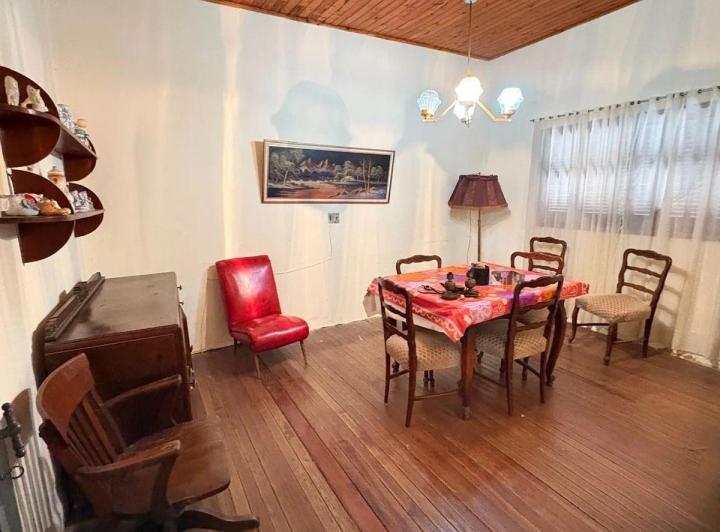 Casa · 183m² · 4 Ambientes · 1 Cochera