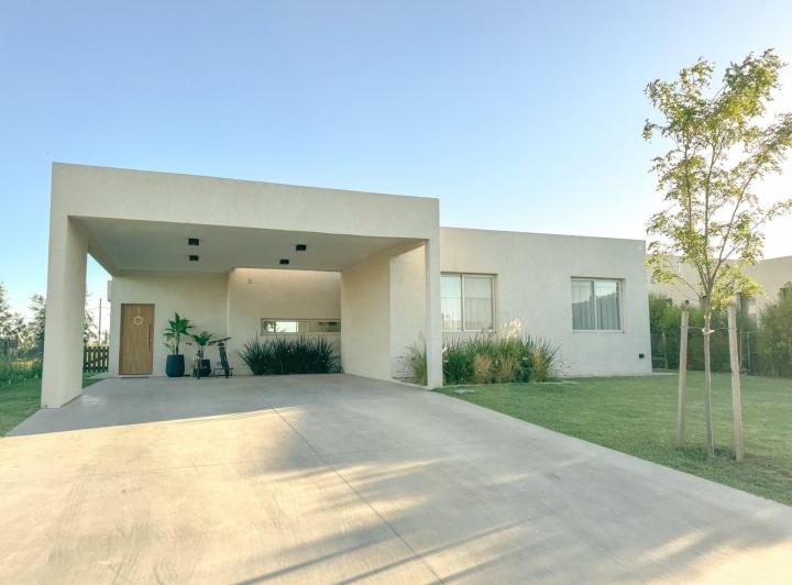 Casa · 160m² · 4 Ambientes · 2 Cocheras