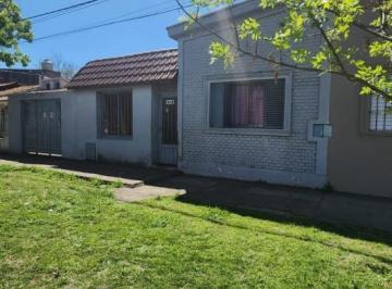 Casa · 68m² · 4 Ambientes · 2 Cocheras · Casa en Venta en Calle Lopez y Planes