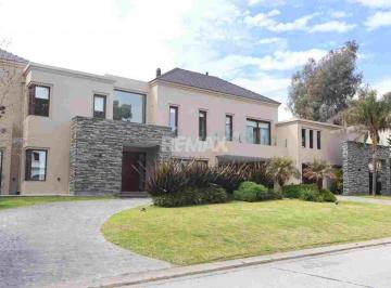 Casa · 622m² · 8 Ambientes · 10 Cocheras · Casa en Venta Doble Lote Saint Thomas Oeste