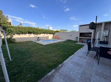 Casa · 200m² · 5 Ambientes · 1 Cochera · Casa de 3 Dorm. en Miradores 1, Manantiales